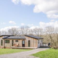 Fabulous detached lodge with hot tub two nights minimum stay