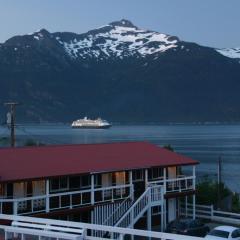 Captain's Choice Motel