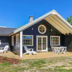 Cozy Home In Aakirkeby With Kitchen