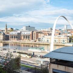 Newcastle River View Quayside Apartment - Private Parking - Sleeps 7 - City Centre Walking Distance