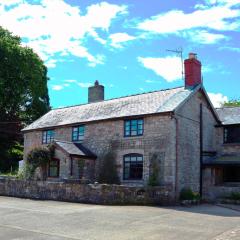 Cynynion Uchaf - Countryside Farmhouse with Views