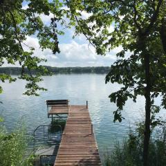 Restful Retreat on the Lake - Natural and Peaceful