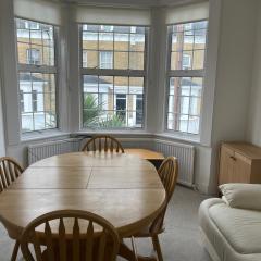 Spacious 3 Bed Flat in Greenwich
