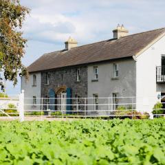 The Granary, Luxuriously Restored Barn on a Farm