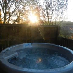 Silver Birch Lodge with Hot Tub