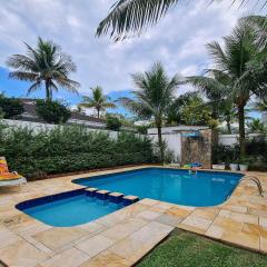 Casa com piscina com cascata e lazer no Guarujá