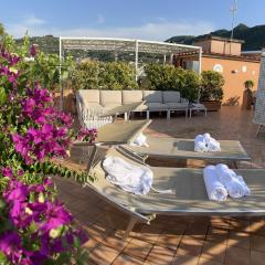 The Rooftop Terrace b&b Double Rooms Private Bathrooms and an equipped Roof Terrace