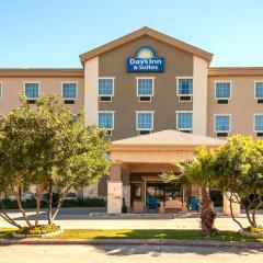 Days Inn & Suites by Wyndham San Antonio near Frost Bank Center