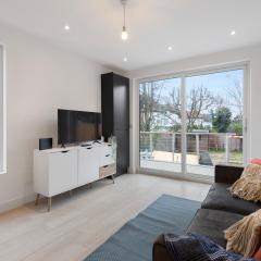 Star London Station Road 3-Bed Oasis with Garden