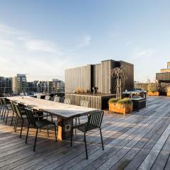 Penthouse w. Private Rooftop at the Waterfront