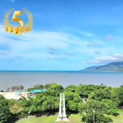 Cairns Luxury Seaview Apartment