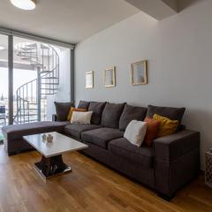 Jay's Penthouse 2-BR Apt W/ Terrace in Larnaca
