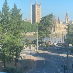Luxury Designer Apartment River view of Parliament Westminster Big Ben.