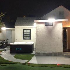 Entire 3 Bedroom Home with Golf Putting & hot spa