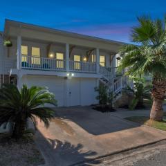 Sleeps 19! 3 Kitchens, LR's, 4 BR 4.5 BTH - Beauty