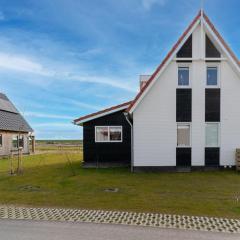 Holiday home with south facing garden