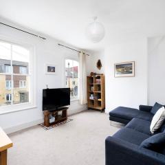 Lovely Top Floor Flat in Vibrant New Cross London