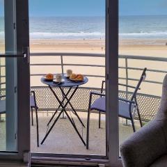 Beautiful Apartment In Oostende With Wifi, Heated Swimming Pool And 2 Bedrooms