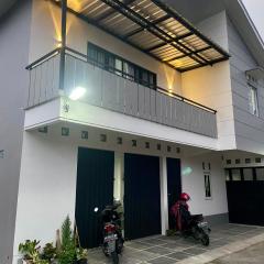 Madina Monochrome Homestay SYARIAH