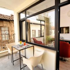 Bright Flat with Balcony near Hadrian's Gate