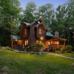 Jamesons Cabin! 8 Minutes to Wisp, HotTub, FirePit, Pets, EV Chgr