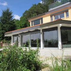 Ferienhaus hoch über dem Taubertal mit fantastischem Weitblick, Dachterrasse, 2000m2 großem Grundstück und Kamin