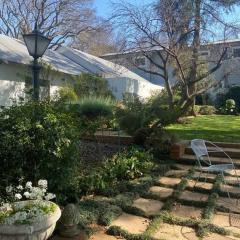 Charming cottage in lush Melrose Garden