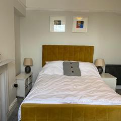 Central en-suite double room