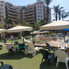 Amazing Apartment in Raanana up to 5 Guests - & Swimming pool - Jacuzzi & Gym