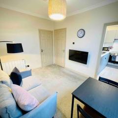 Newly refurbished, central apartment with permit parking