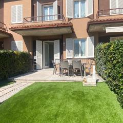 Sirmione - Independent House with Garden