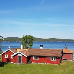 Cottage with spa sauna boat as extra cost