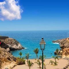 Premium Paradise Stay - Balcony Sea & Pool Views - Top Rated