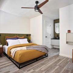 Midcentury Couples Designer Loft - Casa Tuya