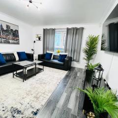 Lush Gated Cardiff Bay Flat with FastWifi and Parking