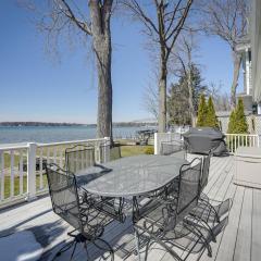 Lakefront Michigan Cottage - Deck, Grill and Kayaks!