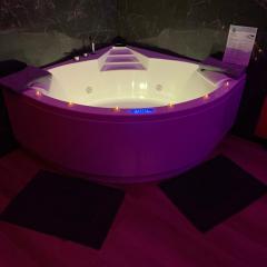 Love room avec jacuzzi privé