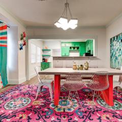 Color Pop Cottage - Half mile from Plaza district