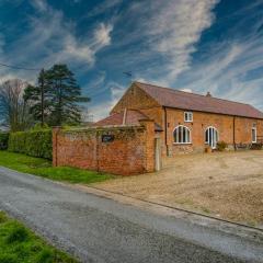 Chestnut Barn, North Norfolk with private hot tub & close to beaches