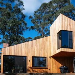 Luxury getaway in Red Hill, stunning new build