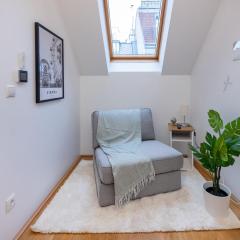 Rooftop cozy apartment near innerstadt with AC