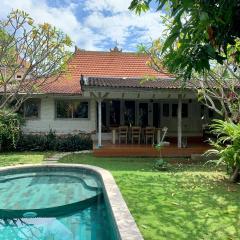 Quiet 3 BR-3 bathroom villa in heart of Canggu