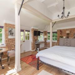 Old Mill Lodge by Huluki Sussex Stays