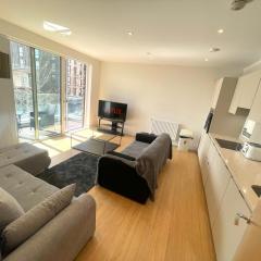 Luxury London Apartment - Steps To East Croydon Train Station