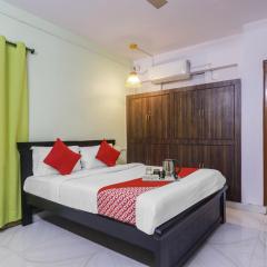 Super OYO Broholic Hotels Near Botanical Garden