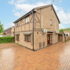 Extensive 4 bed close to Peterborough