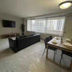 Amazing Condo 1/1 @Crystal CIty With Pool/Gym