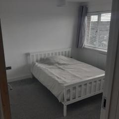 Short and Long Night Stay - very close to Gatwick and City Centre - Private Airport Holiday Parking - Early Late Check-ins