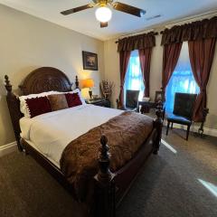 Historic Branson Hotel - Notebook Room with Queen Bed - Downtown - FREE TICKETS INCLUDED