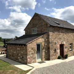 2 Bed Chic Peak District Cottage Barn Near Alton Towers, Polar Bears, Chatsworth House